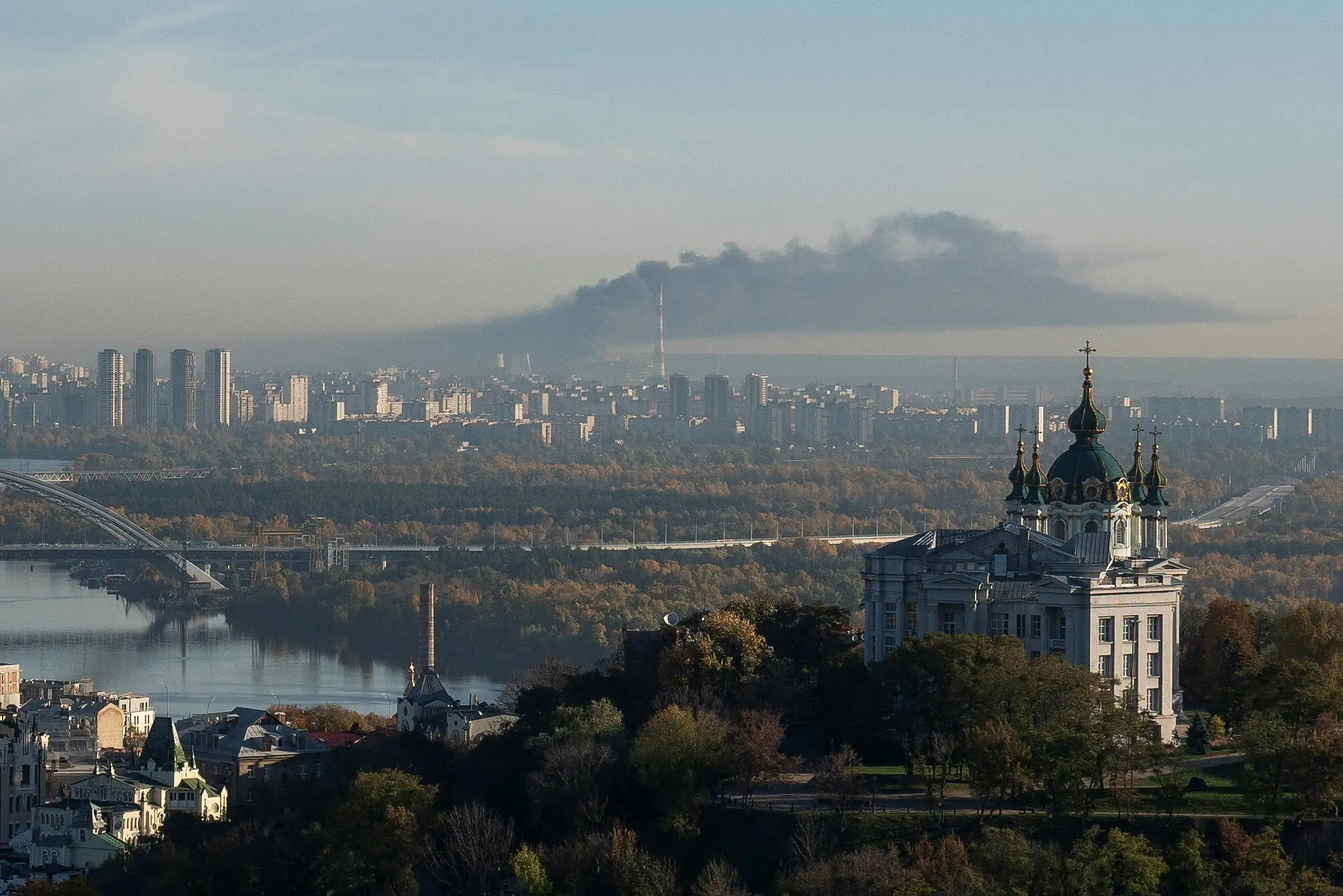 З наближенням зими викликають занепокоєння нові удари по Києву